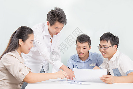 中国办公室商务团队在讨论发展设计图片