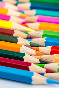 教育设计彩虹色铅笔平铺创意拍摄图片