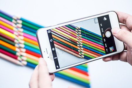教育设计铅笔手机彩虹平铺创意拍摄背景图片