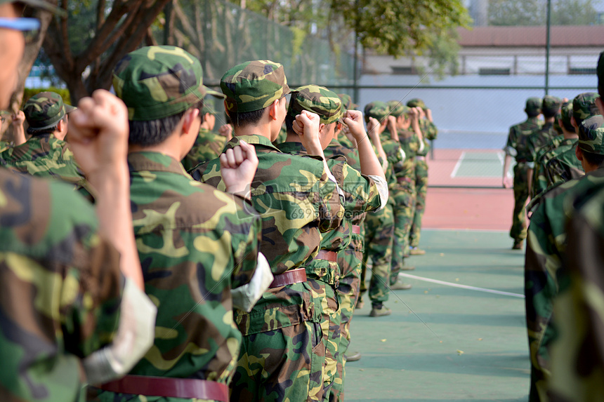 今天，为了军训，我重返校园图片