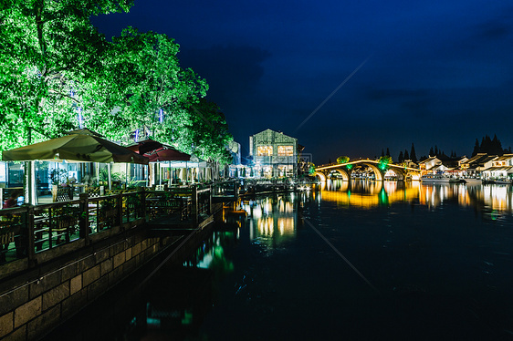 江南水乡上海朱家角夜景图片