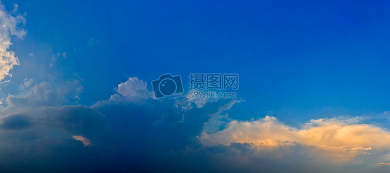 天空·蓝·云图片