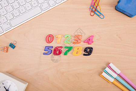 彩色创意数字创意学习数字算数桌面摆拍背景