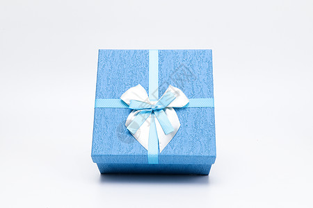 蓝色方形蝴蝶结礼盒摆拍高清图片