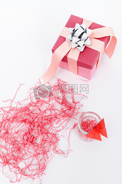 粉色节日礼品礼盒创意摆拍图片
