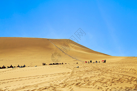 沙漠商人骆驼队让我想起了丝绸之路背景