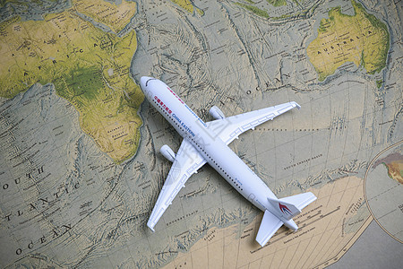 世界地图上的飞机模型旅行必备高清图片素材