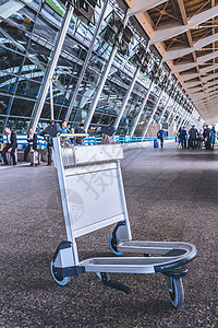 机场专用行李推车背景图片