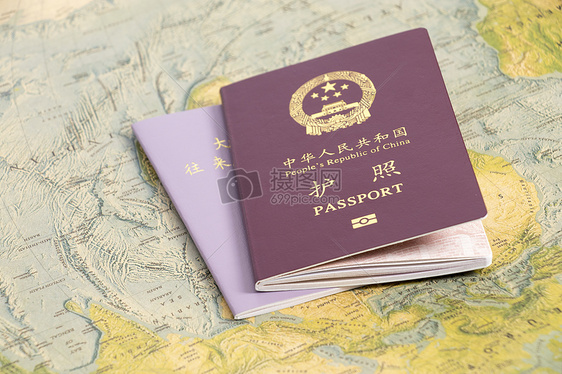 护照港澳台通行证摆拍图片