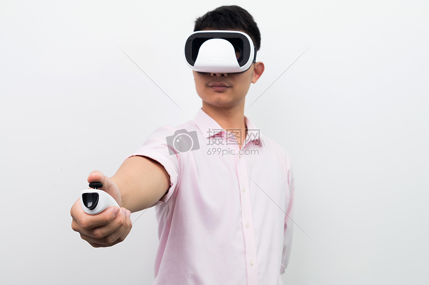 虚拟现实VR眼镜遥控操作图片