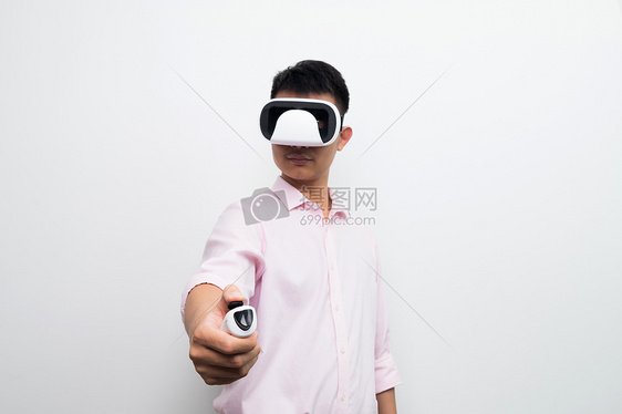 VR眼镜低头遥控操作图片