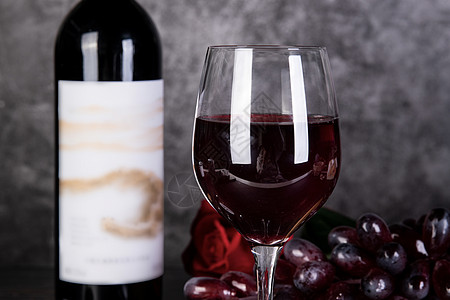 红酒与酒杯背景图片