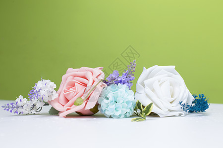 玫瑰装饰下的花背景