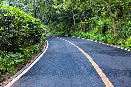 向前向上的道路图片