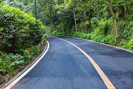 向前向上的道路背景图片