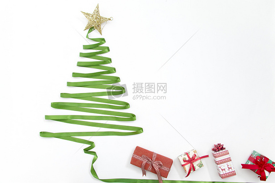 用缎带做成的圣诞树图片