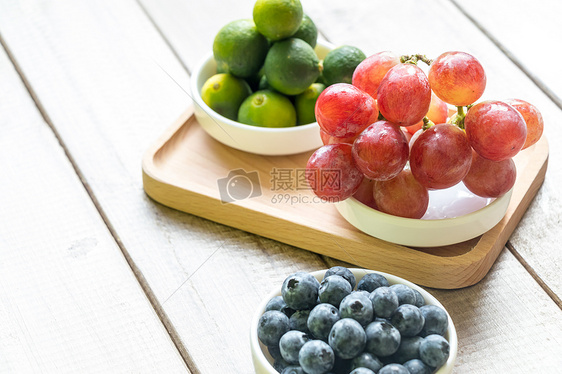 蓝莓提子金桔水果组合图片