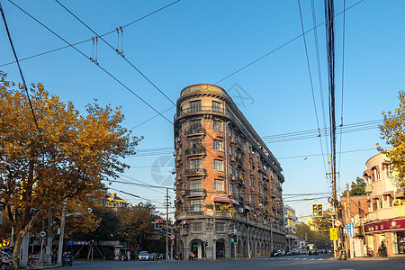 金色叶子边框上海秋天街景背景