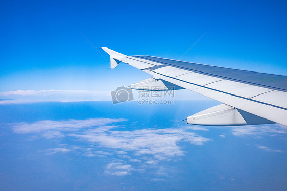 飞机机舱内拍摄机翼图片