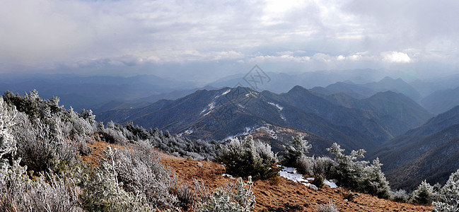 冻山绵延群山尽收眼底峻峭高清图片