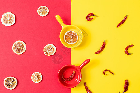 柠檬片红辣椒撞色背景素材图片
