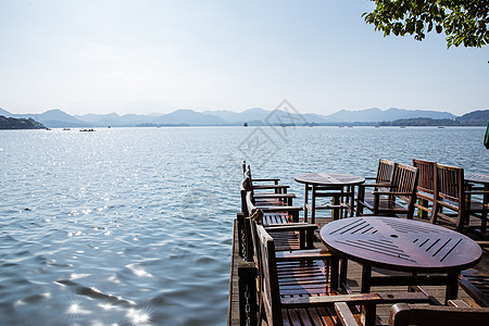 杭州西湖湖边休息设施图片