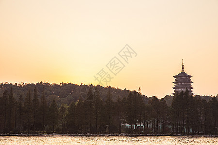 杭州西湖黄昏静谧雷锋塔背景图片