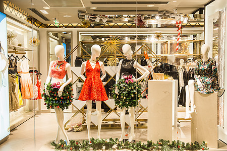 商场圣诞女装橱窗装扮图片