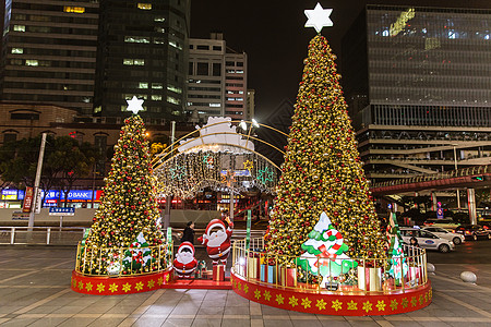 商场圣诞树商场夜景圣诞树温馨装扮背景