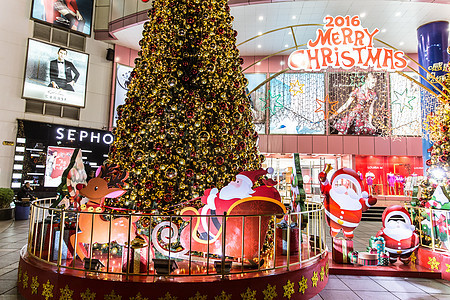 商场夜景圣诞树温馨装扮背景图片
