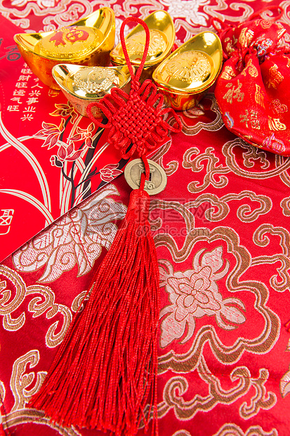 喜庆氛围春节装扮中国结图片