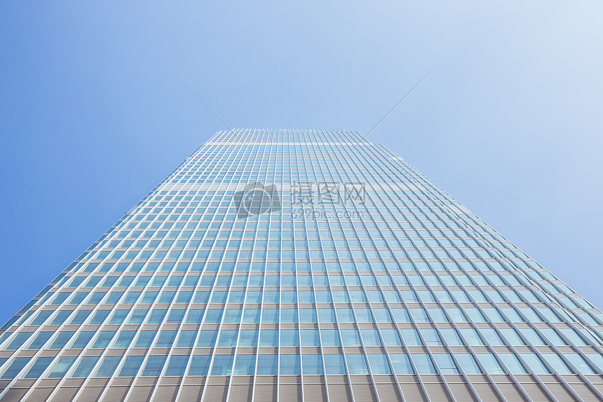 蓝天大气简洁商务大厦图片