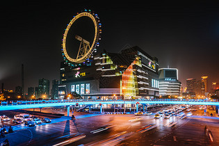 城市车流夜景慢门拍摄图片