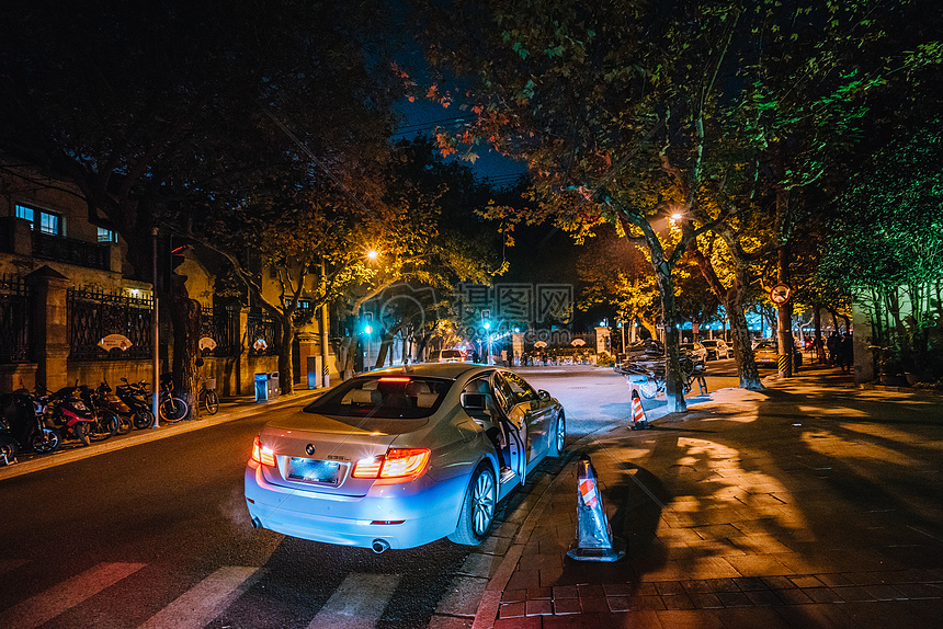 武康路街头夜景图片