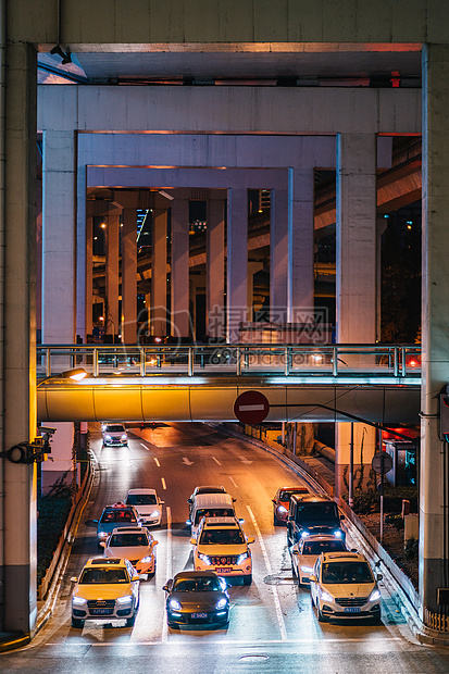 城市街道车水马龙图片