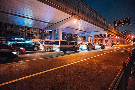 城市街道车水马龙图片