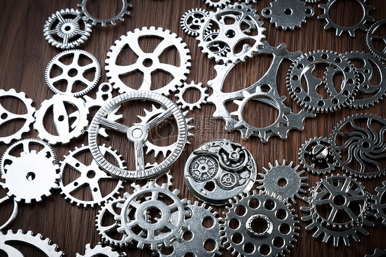 各种尺寸不同直径和形状的金属齿轮