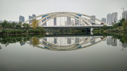 自然风景桥梁建筑绿色植被图片