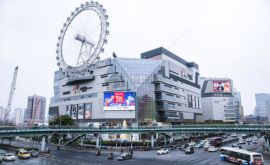 城市建筑商场桥马路车流图片