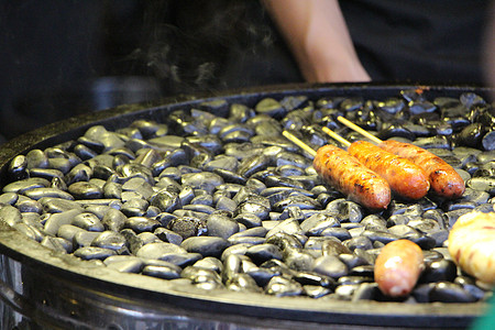 丽江鹅卵石烤热狗背景