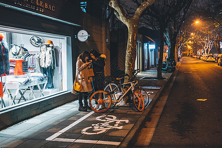 马路人行道城市共享自行车背景