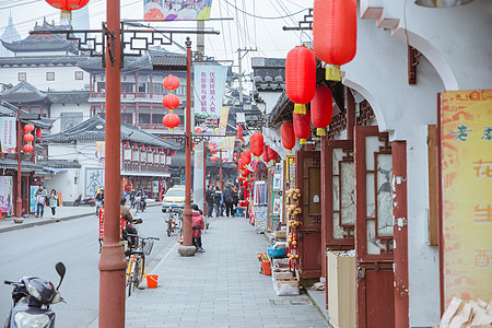 制作灯笼上海老街春节张灯结彩背景