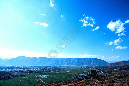 云南大理下关洱海大理古城背景图片