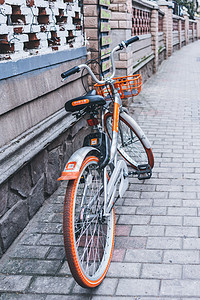 城市路边自行车图片