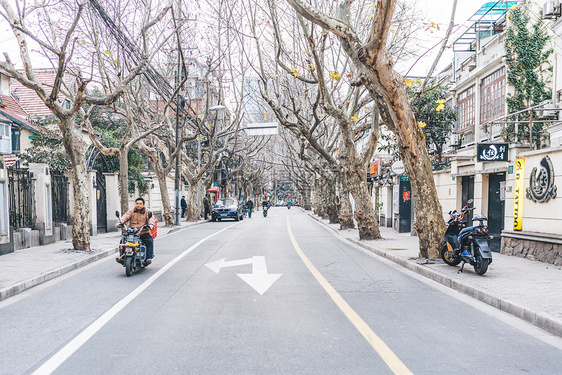 城市街头拍摄图片