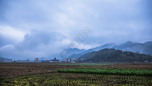 大气云雾天气乡村风光图片