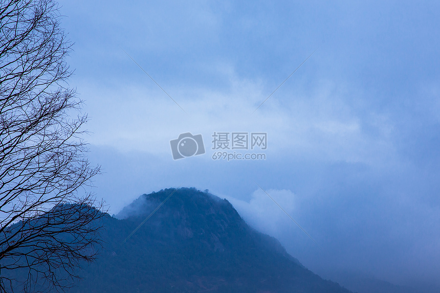 大气云雾风景朦胧山脉图片