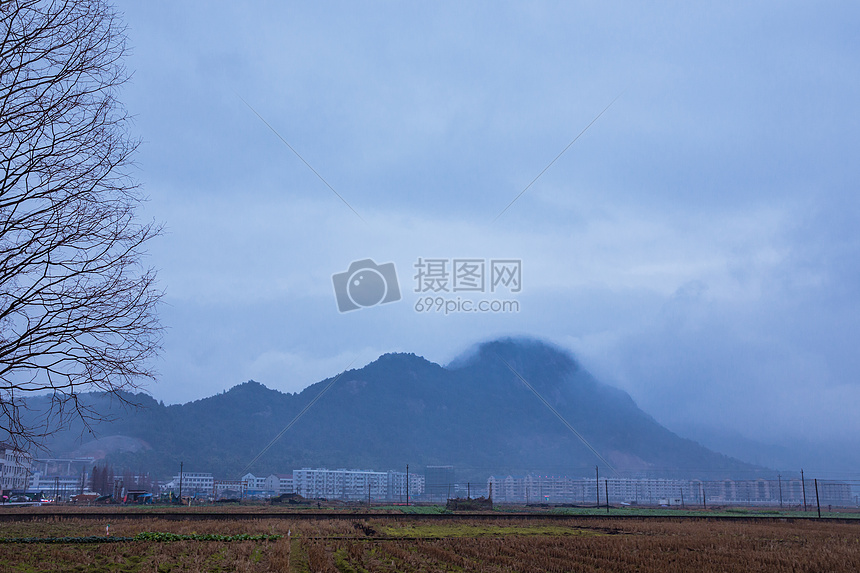 大气云雾天气乡村风光图片