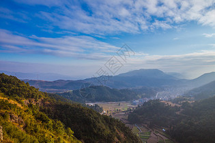 大气山脉田园乡村风光图片