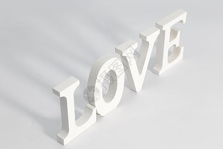 情人节白色LOVE立体字在白色背景上图片